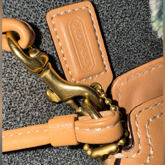 👛COACH wristlet👛 - Picture 7 of 10